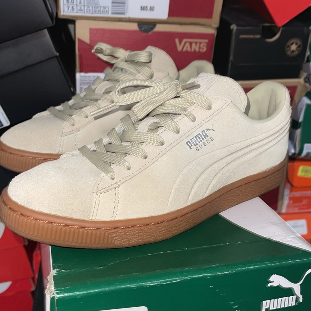 Gradeschool Puma Suede Taupe/Beige Size 5.5 Kids - Picture 3 of 4